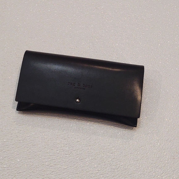 rag & bone Accessories - Rag & Bone NWOT Black Sunglasses Case